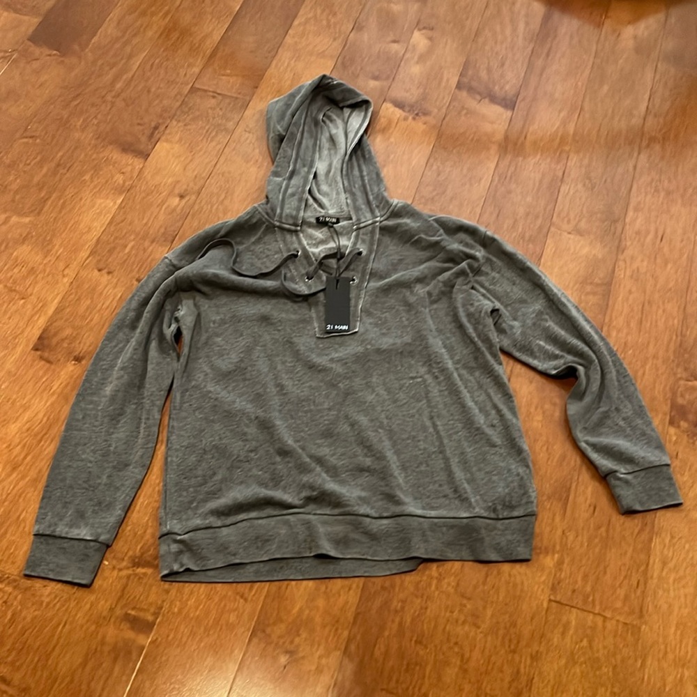 21 Main grey sweater brand new